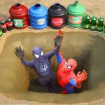 Spiderman Experiment: Giant Coca Cola bottles, Pepsi, Sprite, Mirinda and Mentos Underground