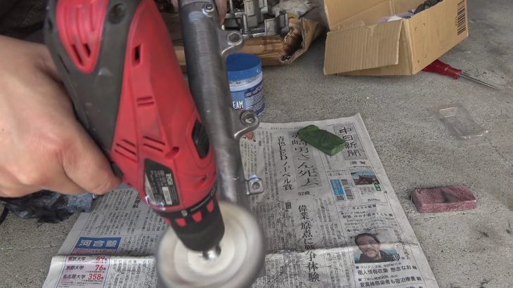 20年屋外放置のFZR400R  129　　フロントフォークアウター磨き