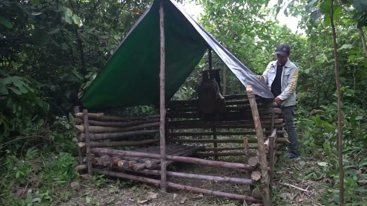 SOLO BUSHCRAFT Camp Build Wooden Underground House Under Raining 3 Day