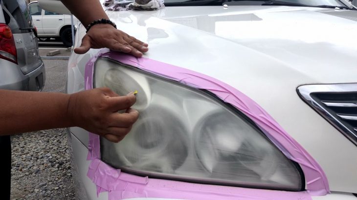 ライト磨きだよーん。パートX。。。。この車は外人がどこかへドナドナ