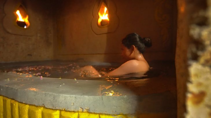 Girl Build Underground Bathtub Mini Pool for Underground Shelter Villa