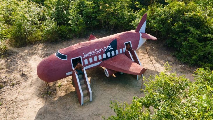 Really Amazing! Two Men Build Aircrafts to  Live