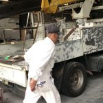 高所作業車の養生作業と研磨、磨き作業、きれいに仕上げていきます！