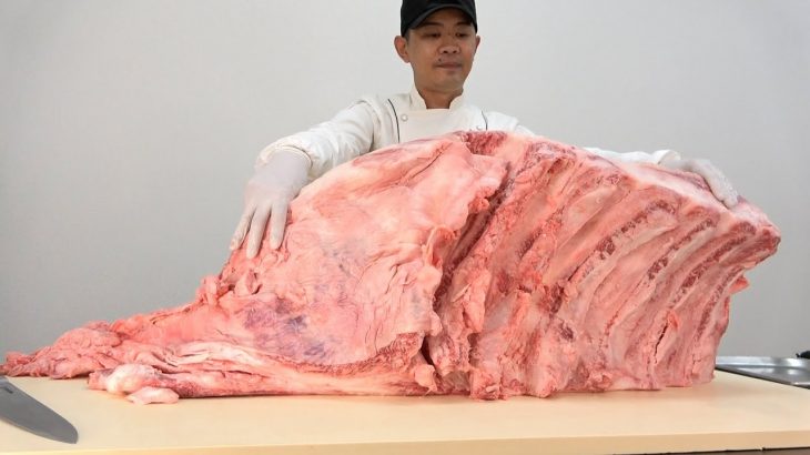 【肉磨き】20 kgの巨大バラ肉からたった1kgの特選カルビが切り出されます！【WAGYU】Bone less short rib