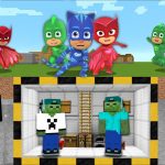 MINECRAFT BUILDING A UNDERGROUND HOUSE AGAINST PJ MASK MOD !!