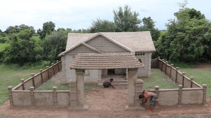 Build A Fence Around The House With Bamboo And Clay Using Traditional Technology