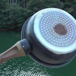 焦げた鍋底を磨きました