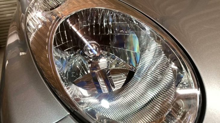 #ヘッドライト磨き  マーチのヘッドライトの黄ばみを綺麗に。クラックは取れるか？