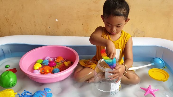 Kanhchna Happy play in swimming pool, How to swim at pool