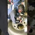 【社長の指導】大型レッカー車のホイール磨き #shorts