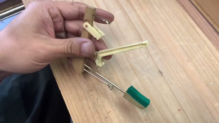 ピアノ解体　掃除と磨き