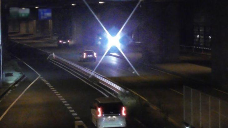 【移動式オービス】光るもそのままノーブレーキで突っ込むイキりプリウスやスイフト！アルファードも爆光直後ブレーキ踏むが時すでに遅し！【取締り】