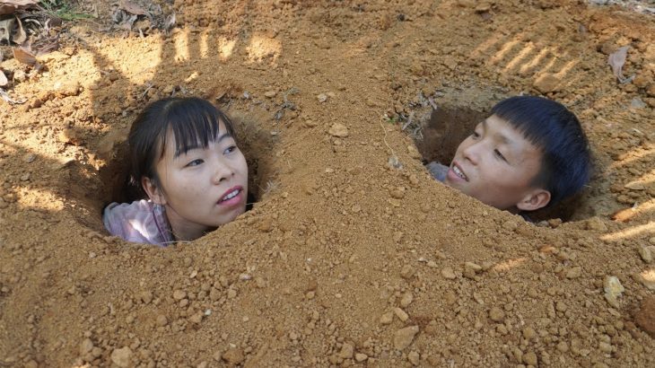 LIVING OFF GRID – Building Underground House, warm survival shelter, Bushcraft fireplace underground