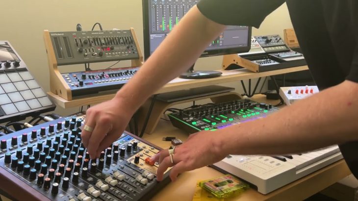 Deep Underground House: Roland SH01A / JU06A / Tascam Model 12 / Arturia Keystep Pro / Microfreak