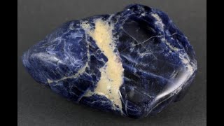 ソーダライト(方曹達石) 原石 磨き 305g / Sodalite