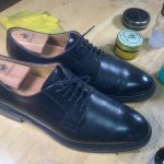 【靴磨きLIVE配信】この黒の革靴どのメーカーか分かるかな？