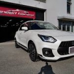 スズキ スイフトスポーツ ピュアホワイトパール磨き&完全無機質のクォーツ(親水性）施工/スピード関西