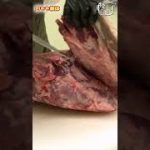 プロの包丁捌き！牛肉肉磨き ローストビーフにおすすめ！ #内もも #こもも　#かぶり　【#shorts】