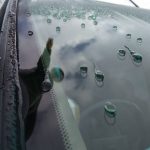 車のフロントガラス　合わせガラスと強化ガラスでは磨き方が違います。