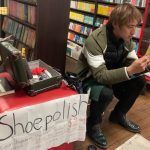 シドニー の古本屋で靴磨き　「ほんだらけ」　靴磨き世界一周アジア編55日目