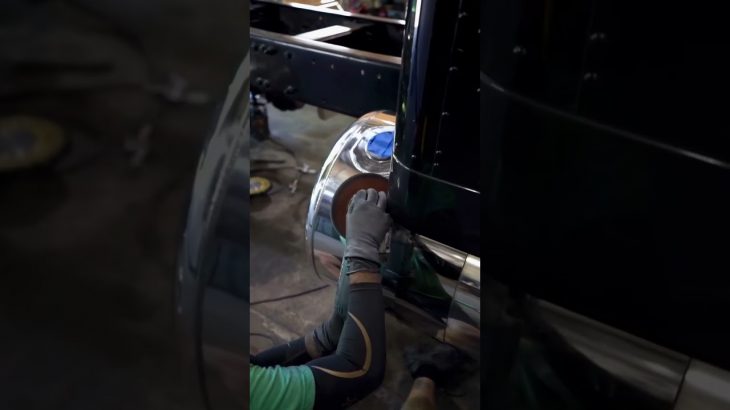 Metal polishing with our buffs & compound #detailing #metalpolishing #metalfinishing #trucking